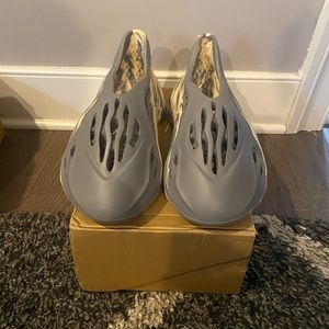 Yeezy foam runner “moon gray” size 11